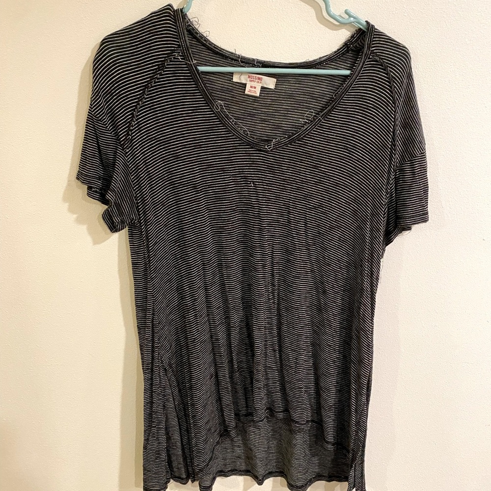 Mossimo back and white stripped vneck. Size medium.